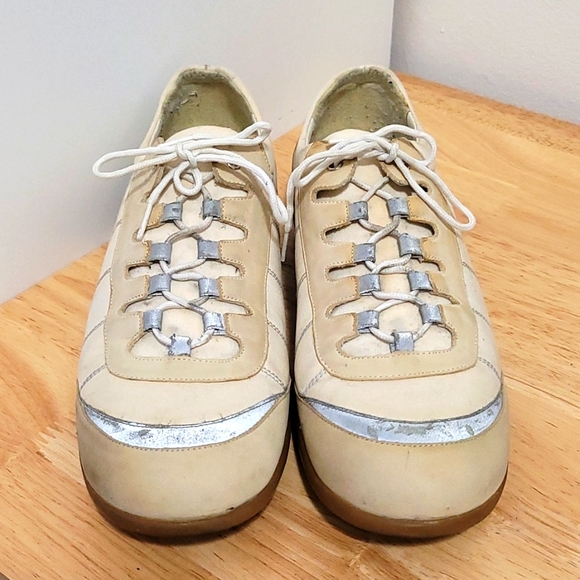 STUART WEITZMAN LACE UP OXFORD SHOES - Picture 2 of 13